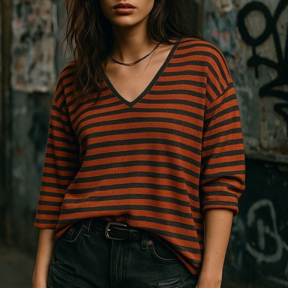 LL‎ Bean Signature Womens V Neck Top 100% Cotton Striped M Pullover Indie Sleaze
